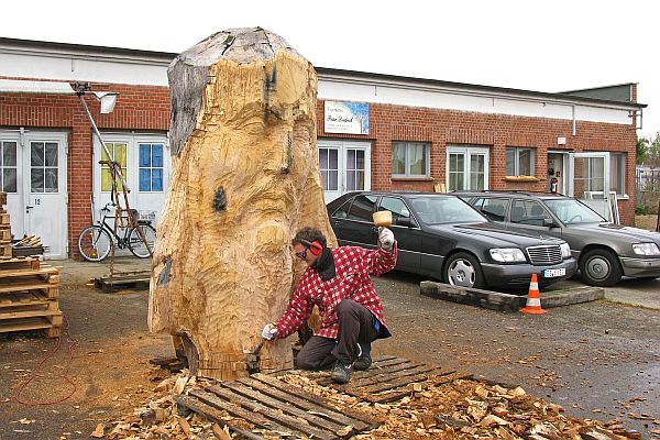 Eichenholzskulptur  Jesus Christus  Bild 3 Dr J Temming