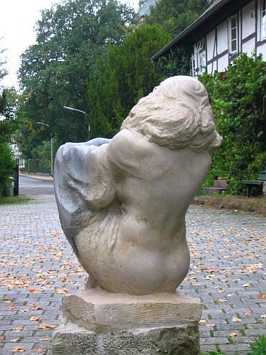 Dina Korallenoolith 85 cm hoch 2005 1c