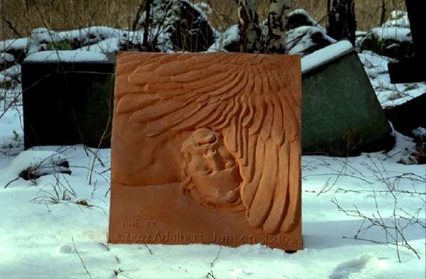 Grabrelief Terracotta 70 x 72 cm 1998 