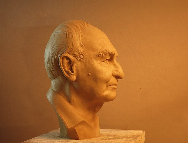 Prof. Dr. Klaus Fittschen Portraitkopf des Archäologen von Magnus Kleine Tebbe d